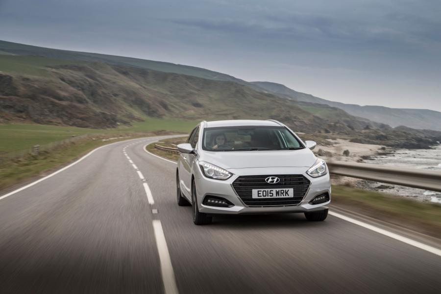  Hyundai i40 Wagon 2015 года  (UK) (фото 5 из 28)